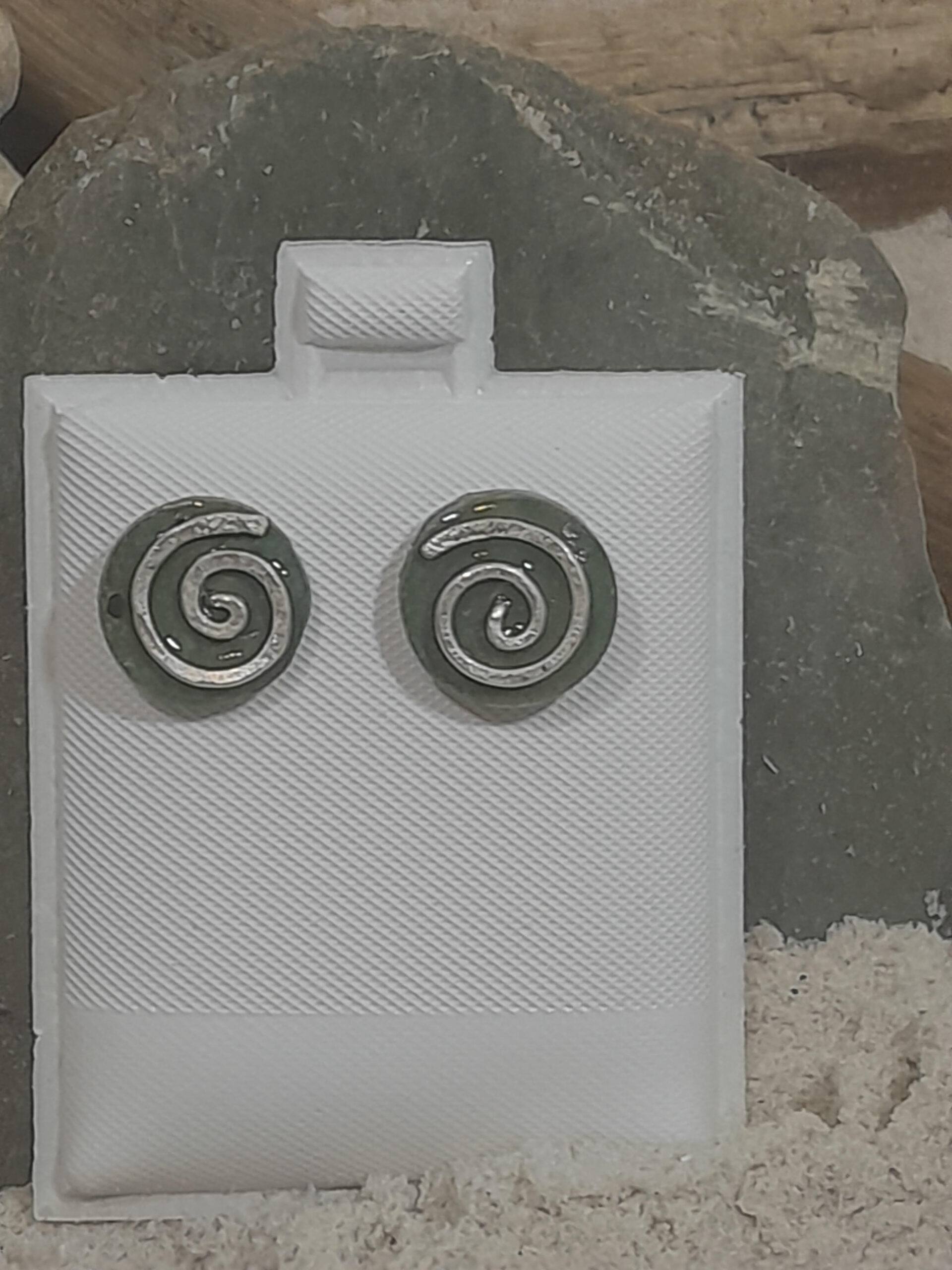Grenadite studs